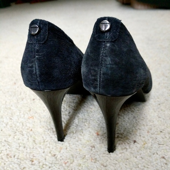 Tahari Sophia Black Classic Pumps Heels size 7.5 - Picture 6 of 8